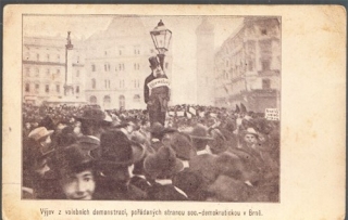 Výjev z volebních demonstrací, pořádaných stranou soc.-demokratickou v Brně